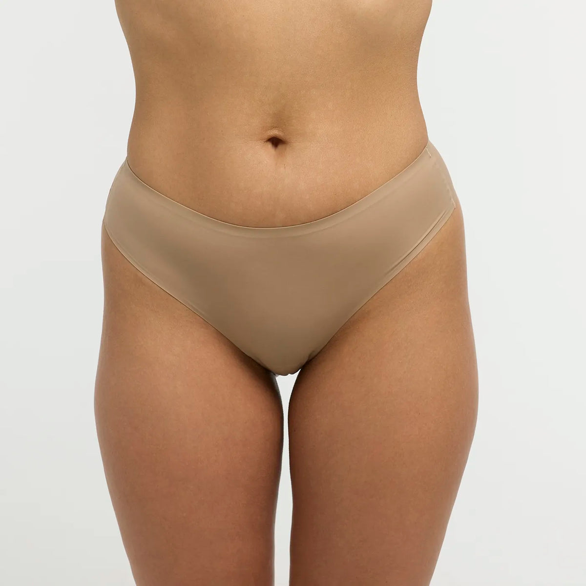 Das Model ist 1,67m groß und trägt Größe M.