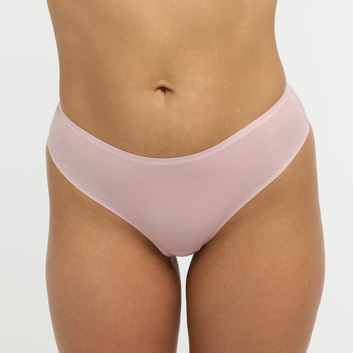 Das Model ist 1,67m groß und trägt Größe M.
