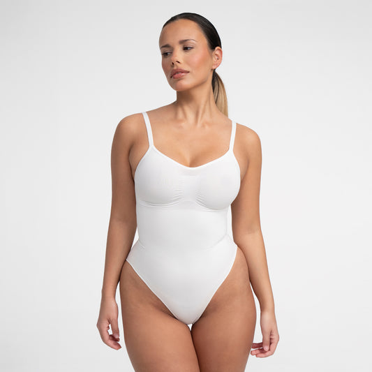 Das Model ist 1,65m groß und trägt Größe M.