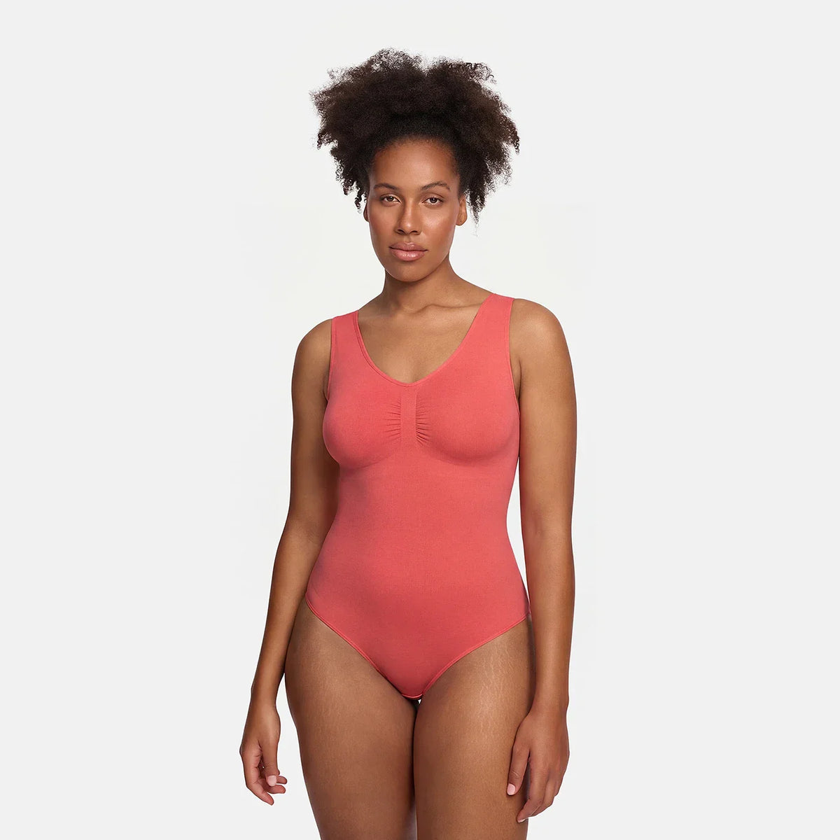 Modelujący body typu tank z wycięciem typu string - Wyprzedaż