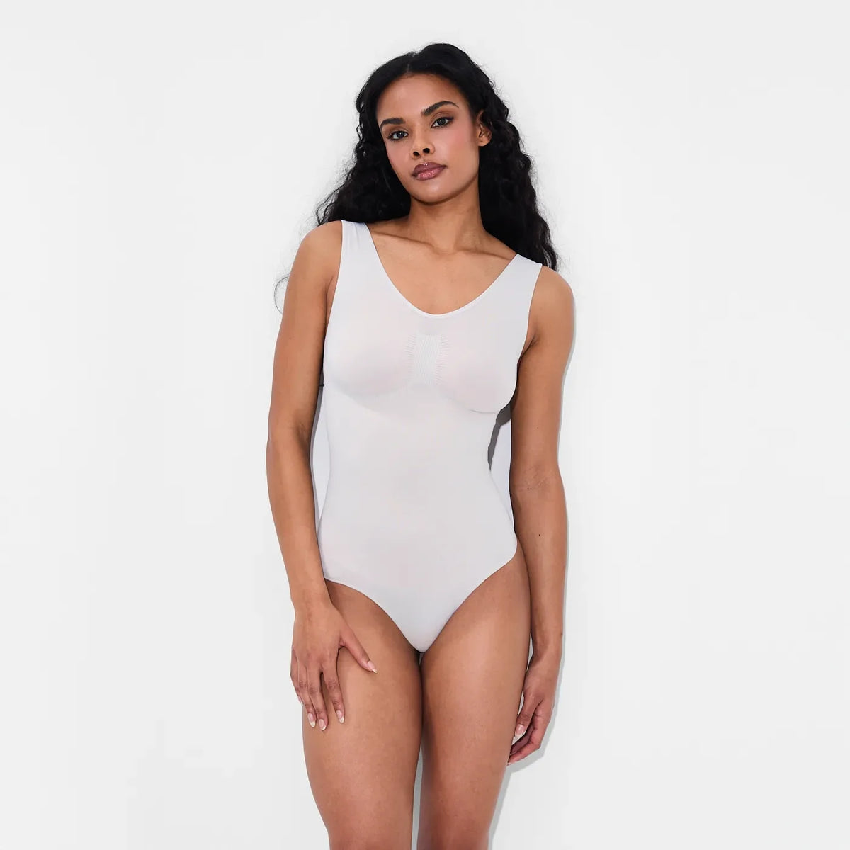 Modelujący body typu tank z wycięciem typu string - Wyprzedaż