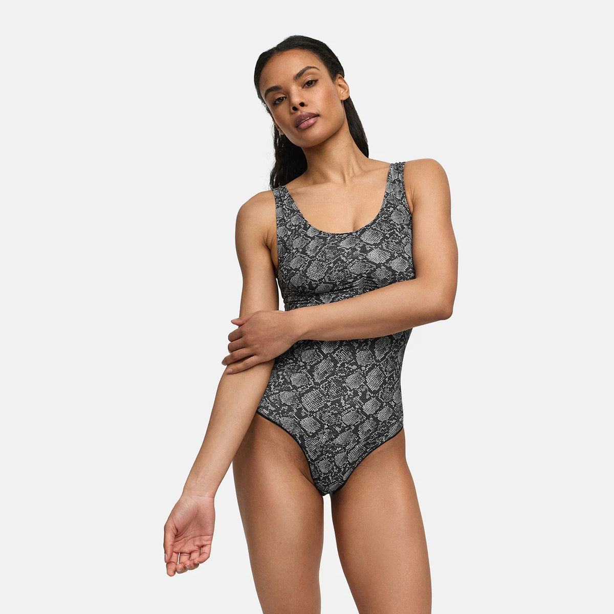 Modelujący body typu tank z wycięciem typu string - Wyprzedaż