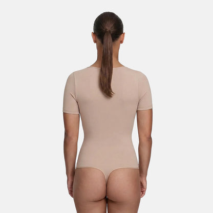 Das Model ist 1,78m groß und trägt Größe S
