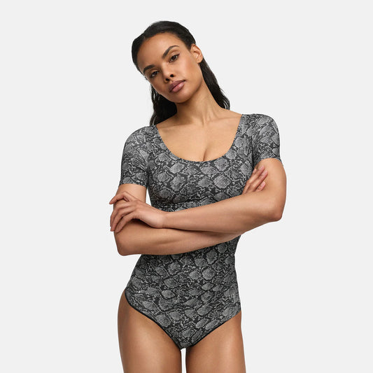 Body de camiseta moldeador con tanga