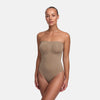Body bez ramiączek modelujące shapewear z majtkami
