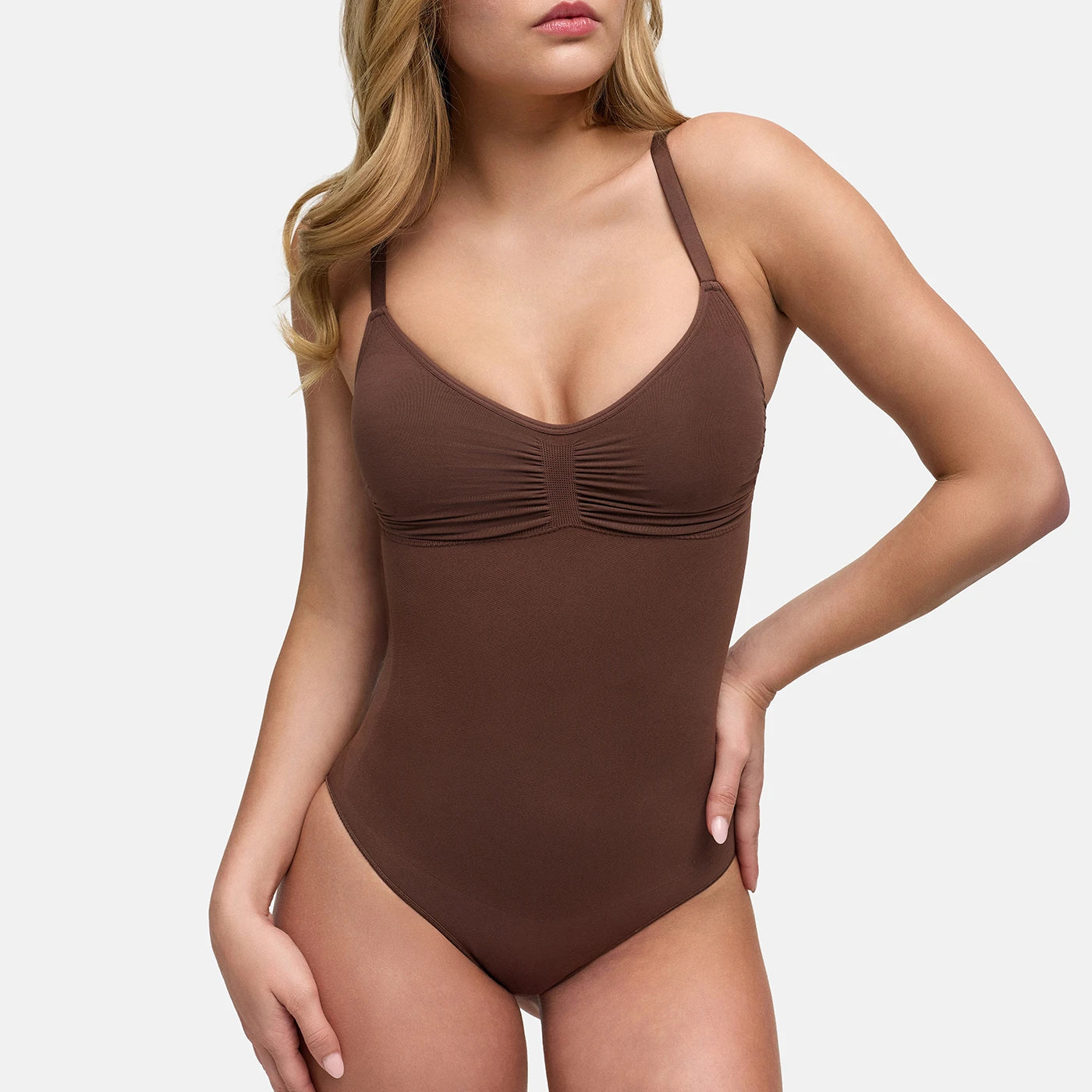 Body contenitivo modellante con reggiseno senza ferretto integrato e slip