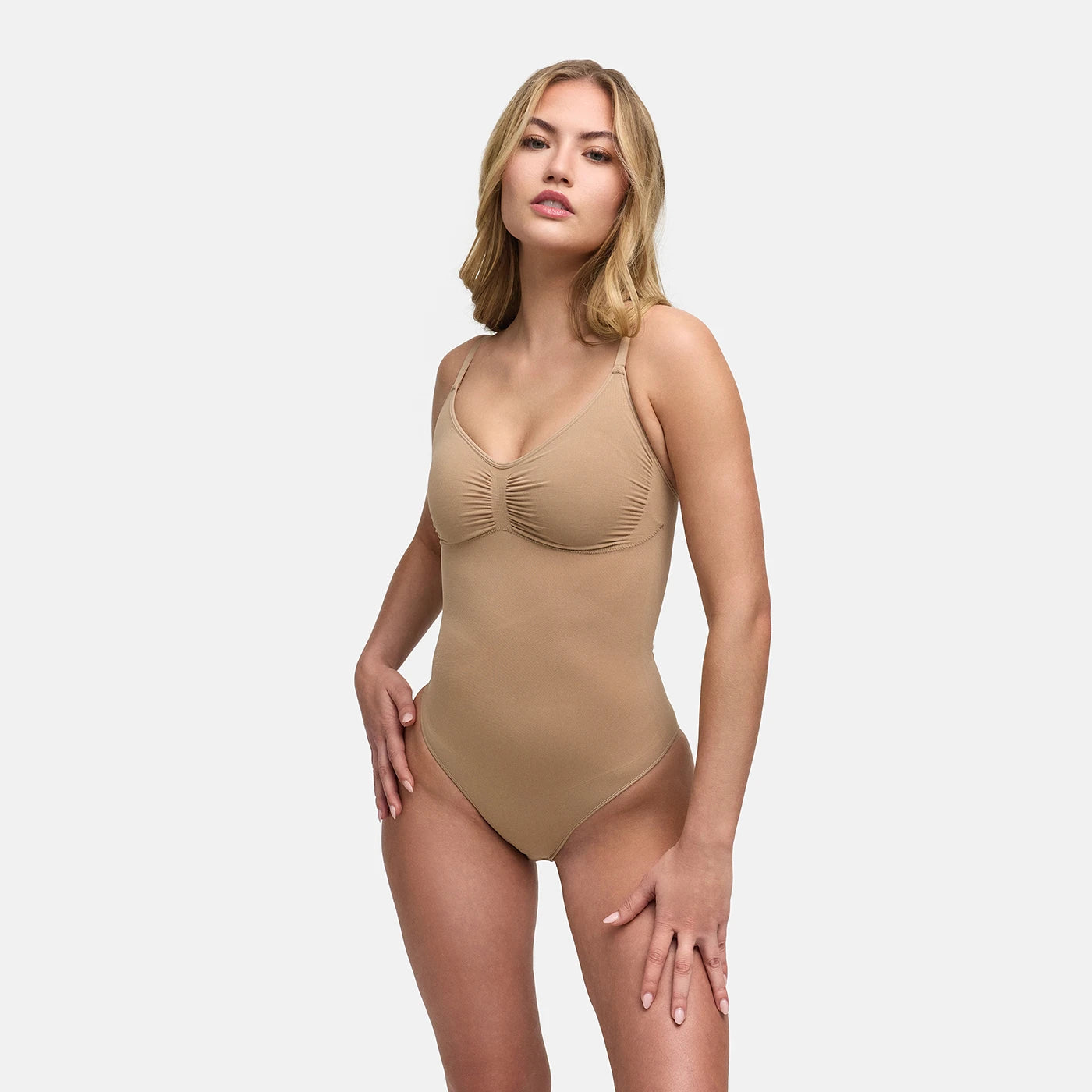 Body contenitivo modellante con reggiseno senza ferretto integrato e slip