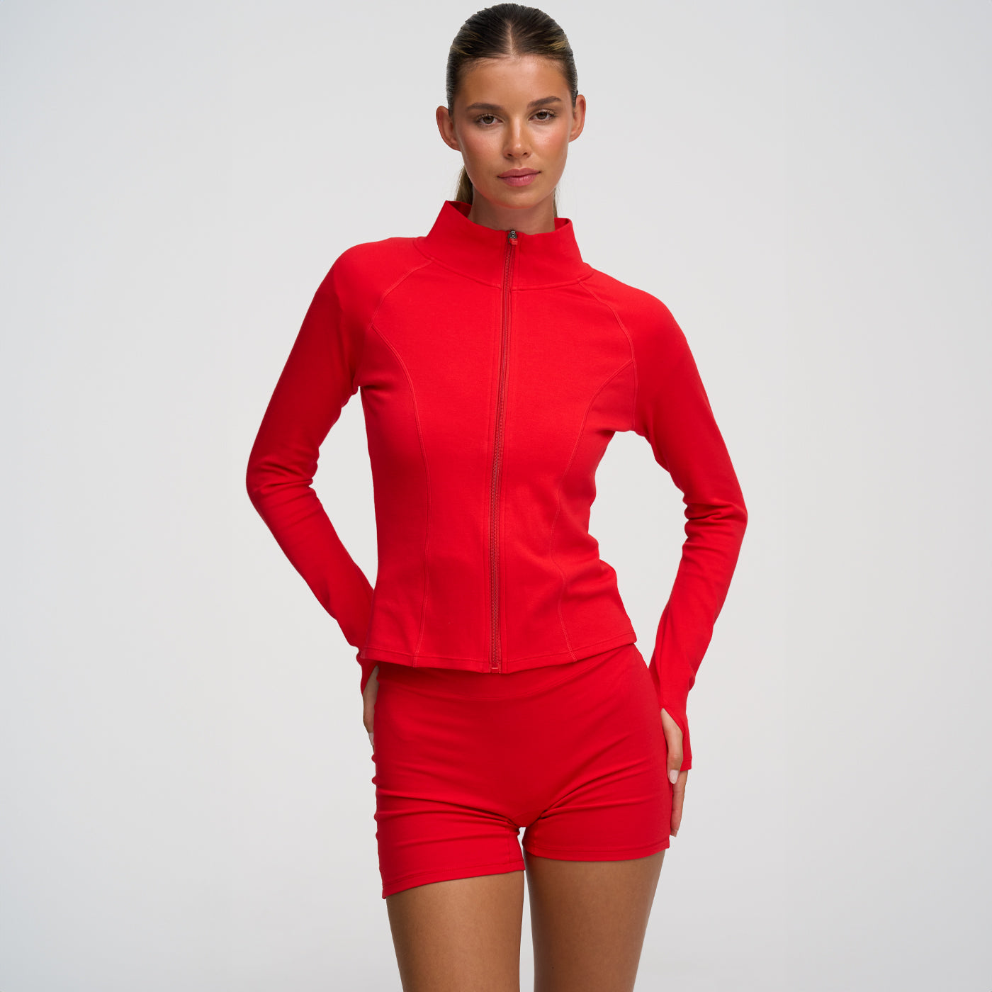 Das Model ist 1,76m groß und trägt Größe S