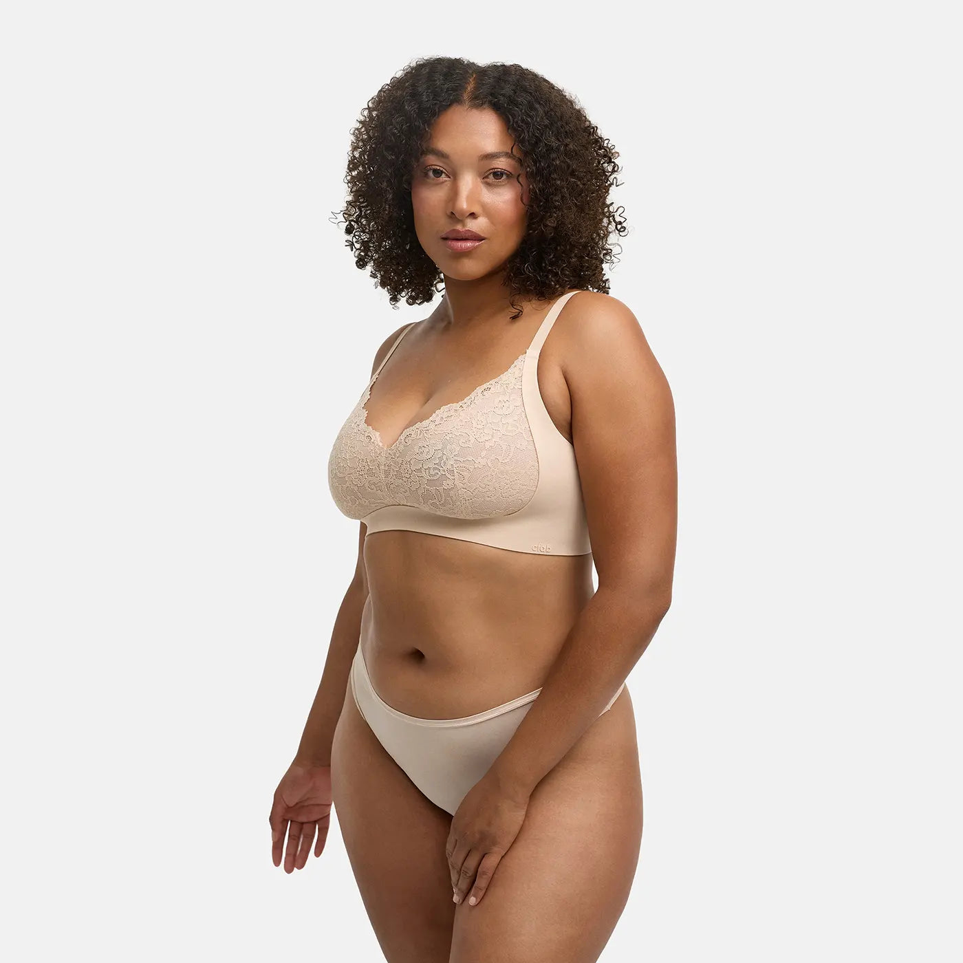 Das Model ist 1,78m groß und trägt Größe XL